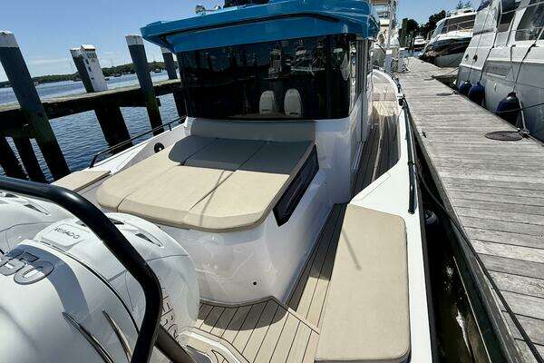 Axopar 37 Cross Cabin Yacht For Sale
