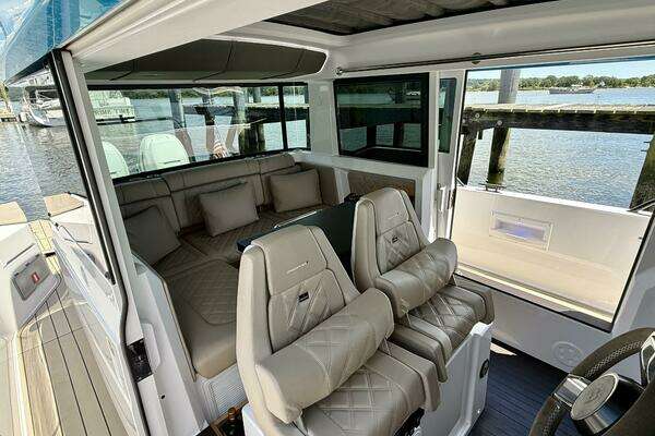 Axopar 37 Cross Cabin Yacht For Sale