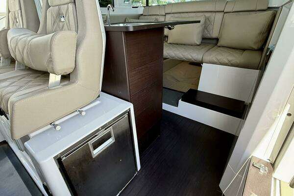 Axopar 37 Cross Cabin Yacht For Sale
