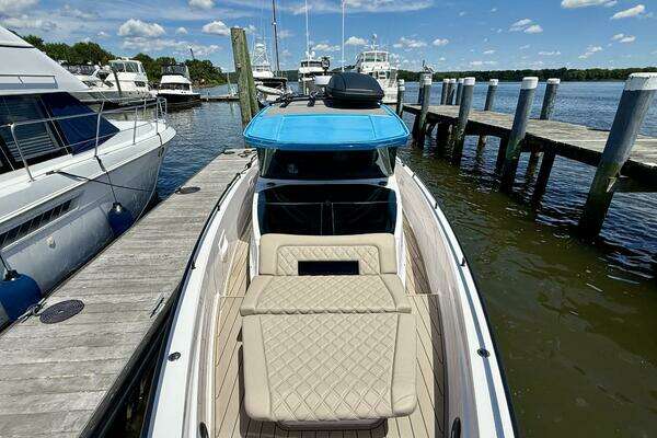 Axopar 37 Cross Cabin Yacht For Sale