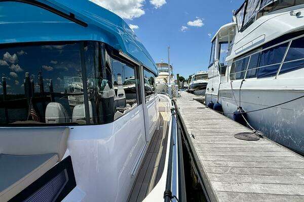 Axopar 37 Cross Cabin Yacht For Sale
