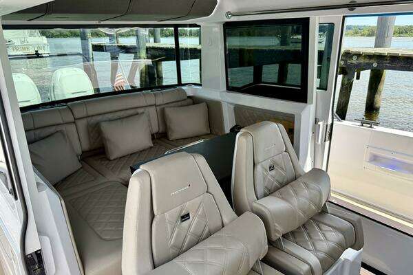 Axopar 37 Cross Cabin Yacht For Sale