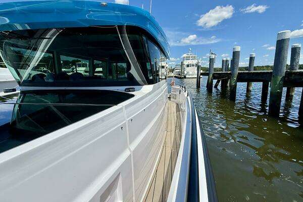Axopar 37 Cross Cabin Yacht For Sale