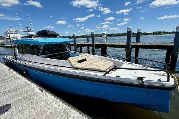Axopar 37 Cross Cabin Yacht For Sale