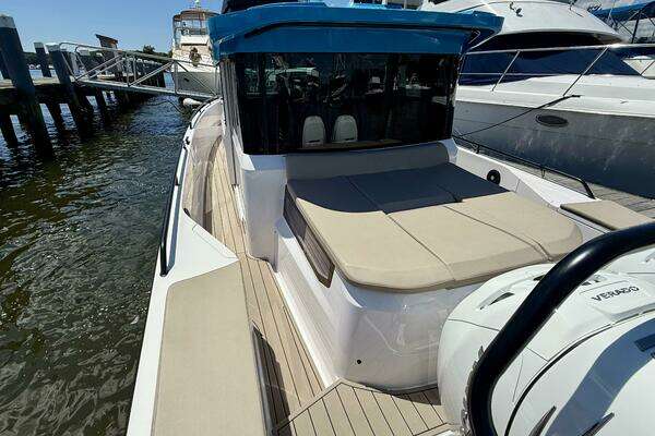 Axopar 37 Cross Cabin Yacht For Sale