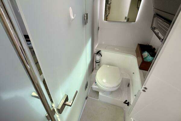 Axopar 37 Cross Cabin Yacht For Sale