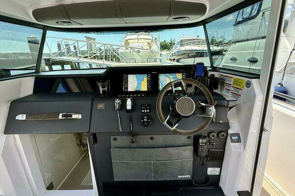 Axopar 37 Cross Cabin Yacht For Sale
