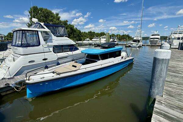 Axopar 37 Cross Cabin Yacht For Sale