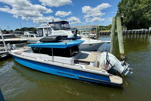 Axopar 37 Cross Cabin Yacht For Sale