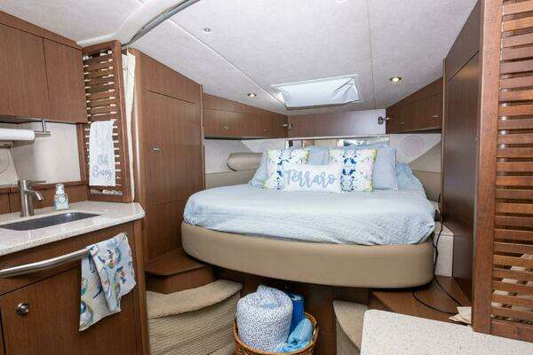 Sea Ray 370 Sundancer Yacht For Sale