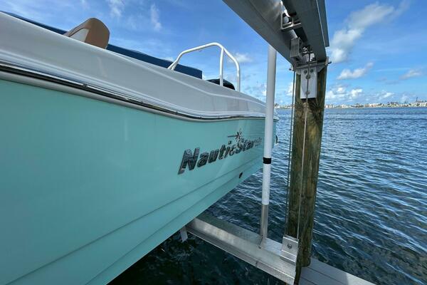 23ft NauticStar Yacht For Sale