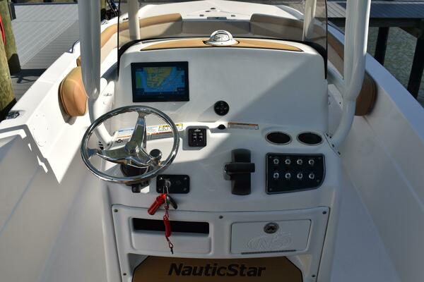 23ft NauticStar Yacht For Sale