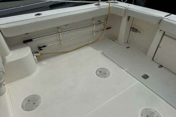 Photo of the 2002 Pursuit 3000 Express