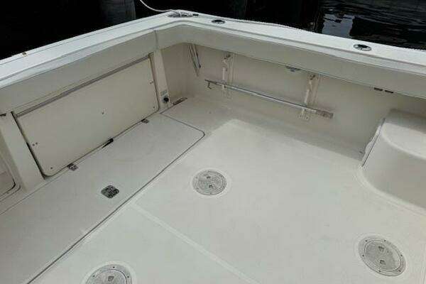 Photo of the 2002 Pursuit 3000 Express