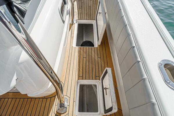 MAS PESOS 37ft Intrepid Yacht For Sale