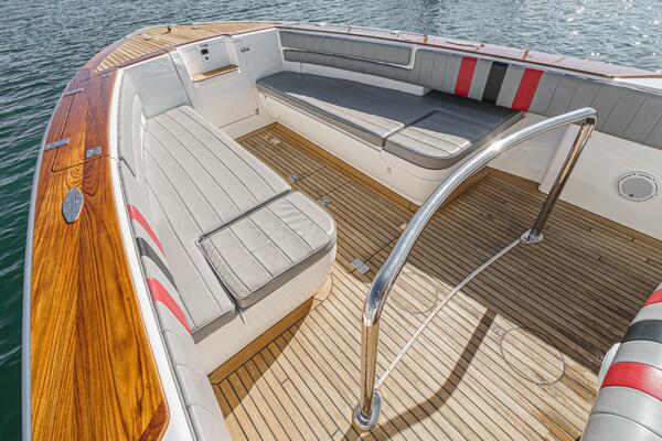 MAS PESOS 37ft Intrepid Yacht For Sale