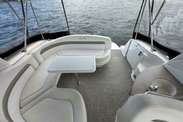 Sea Ray 320 Sundancer Yacht For Sale