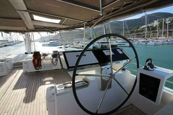 Lagoon 620 Yacht For Sale