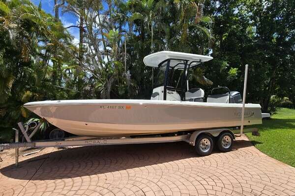 24-ft-Robalo-2021-R246 Cayman-Parkland Florida United States yacht for sale