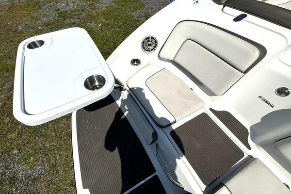24ft Yamaha Boats Yacht For Sale