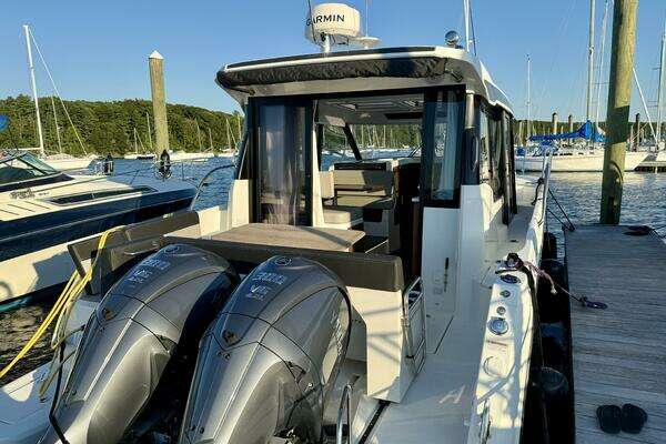 Jeanneau NC 1095 Coupe Yacht For Sale