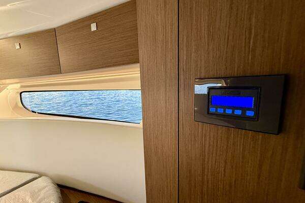 Jeanneau NC 1095 Coupe Yacht For Sale