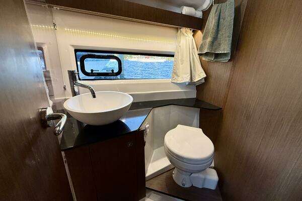 Jeanneau NC 1095 Coupe Yacht For Sale