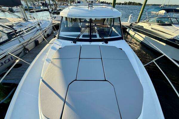 Jeanneau NC 1095 Coupe Yacht For Sale
