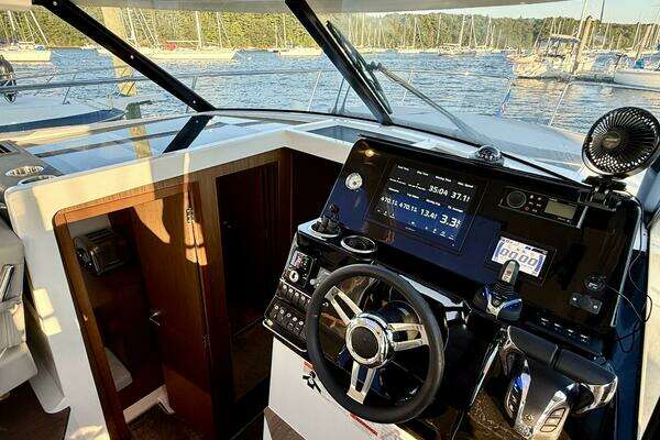 Jeanneau NC 1095 Coupe Yacht For Sale