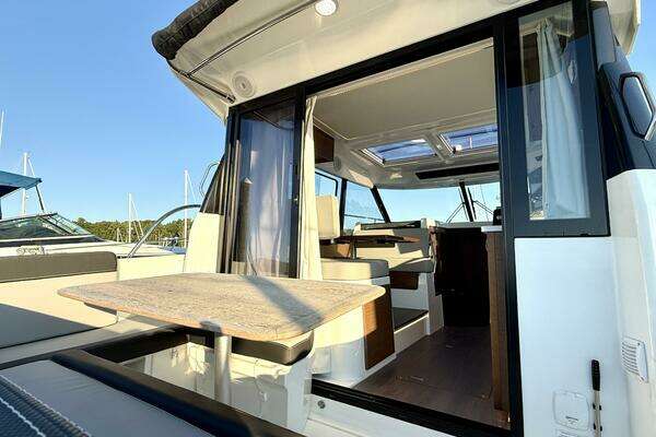 Jeanneau NC 1095 Coupe Yacht For Sale