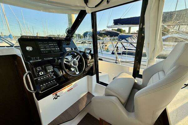 Jeanneau NC 1095 Coupe Yacht For Sale
