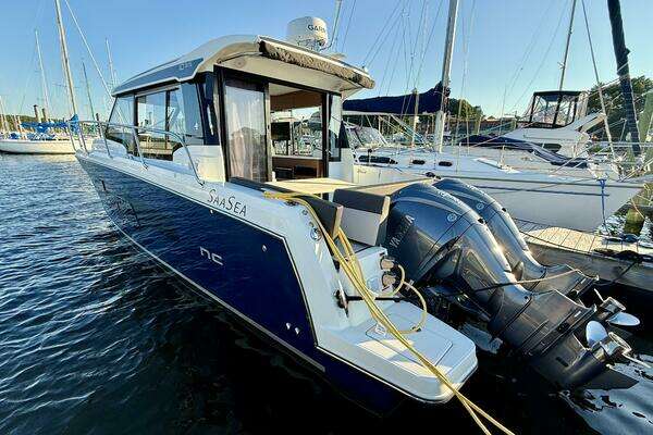 Jeanneau NC 1095 Coupe Yacht For Sale