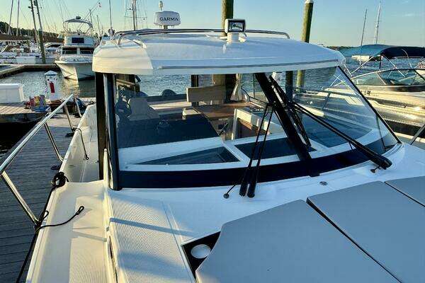 Jeanneau NC 1095 Coupe Yacht For Sale