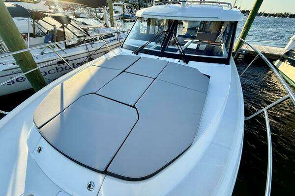 Jeanneau NC 1095 Coupe Yacht For Sale