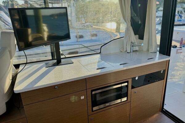 Jeanneau NC 1095 Coupe Yacht For Sale