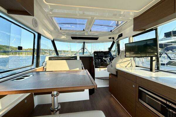 Jeanneau NC 1095 Coupe Yacht For Sale