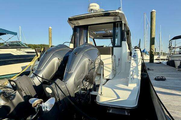 Jeanneau NC 1095 Coupe Yacht For Sale