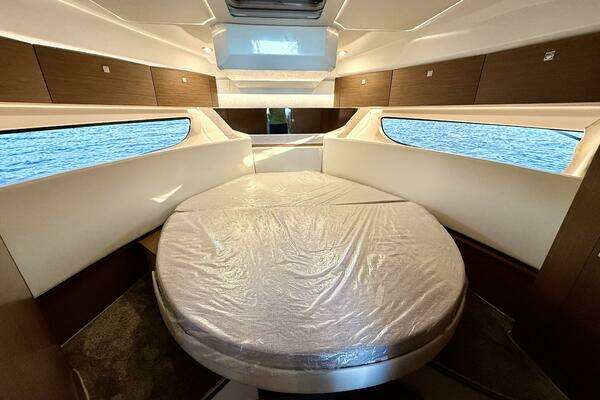 Jeanneau NC 1095 Coupe Yacht For Sale