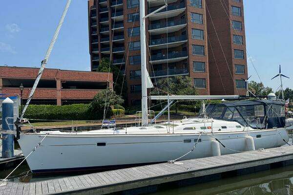 Photo of the 2005 Beneteau 473 "Sanctuary"