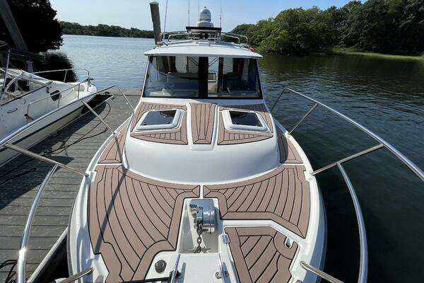 Photo of the 2017 Cutwater C-28