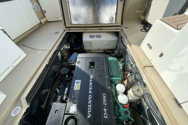 Photo of the 2017 Cutwater C-28