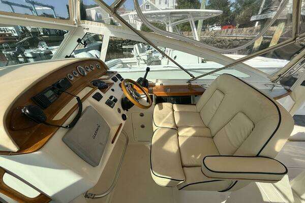 2009 Hunt Yachts 29