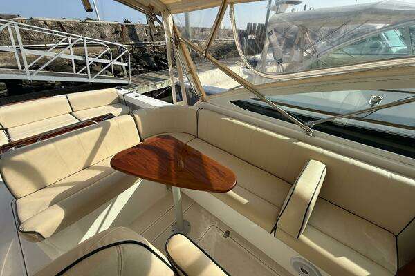 2009 Hunt Yachts 29