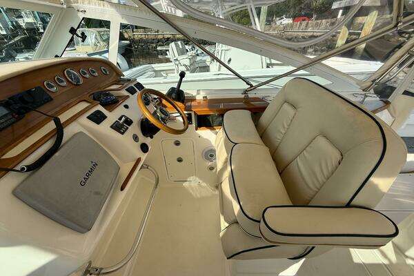 2009 Hunt Yachts 29