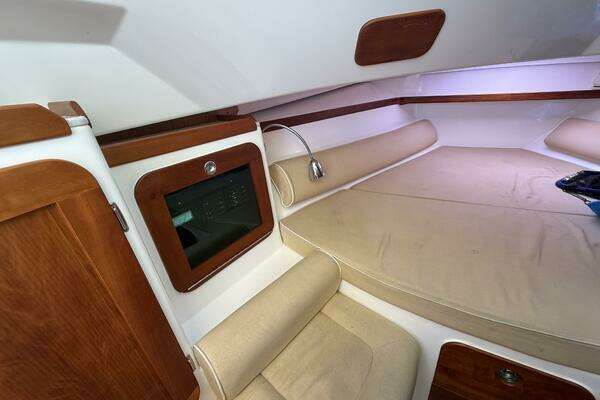 2009 Hunt Yachts 29