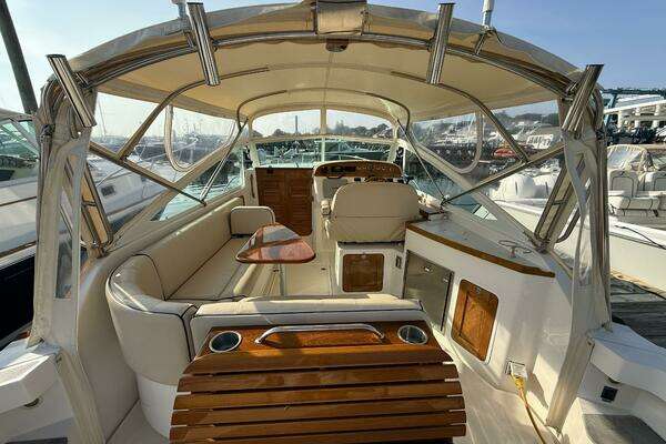 2009 Hunt Yachts 29
