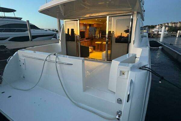 Navigator 5100 Yacht For Sale