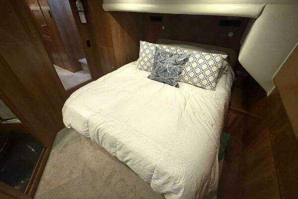 Navigator 5100 Yacht For Sale