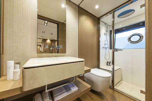 Ferretti Yachts Ferretti 1000 Yacht For Sale