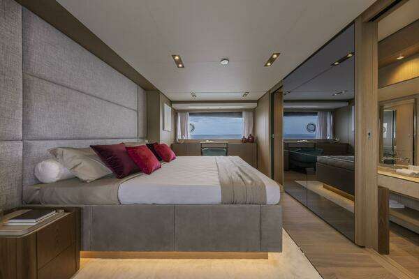 Ferretti Yachts Ferretti 1000 Yacht For Sale